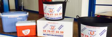 Prêt gratuit de bacs et de glacières sous caution